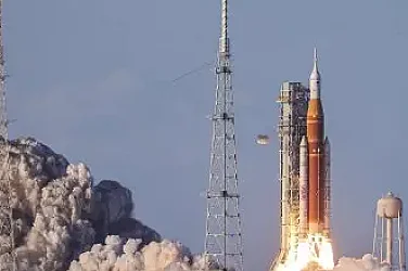 Мисията до Луната потегли успешно