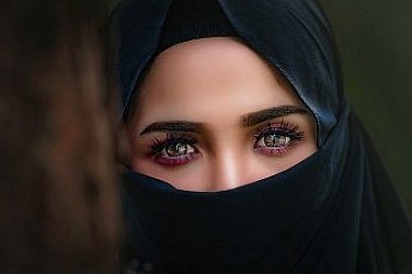 Австрия ще забрани хиджабите за момичета под 14 години в училищата