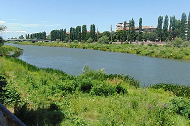 Корупция или законен проект? Пловдивчани на протест заради строеж на брега на Марица