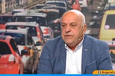 Изпитът за шофьорите с отнети книжки е отбиване на номер, твърди пътен експерт