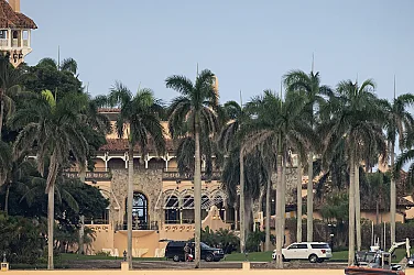 Убиха въоръжен мъж, опитал да проникне в резиденцията на Тръмп