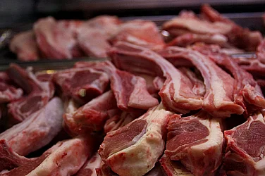 Откриха над 2,4 тона опасно месо в Плевен, магазинът е затворен