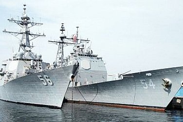 Самолетоносач и бойни кораби на САЩ се насочиха към Иран