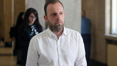 Сложиха охрана на пребития прокурор и семейството му