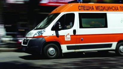 Тежка катастрофа на "Тракия", двама младежи са с опасност за живота