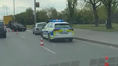 Две катастрофи в София: Загинал шофьор и обърнат автомобил