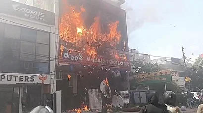 Най-малко 15 души загинаха при пожар в център за обучение по анимация в Индия