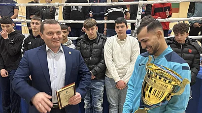 Кметът Милков посрещна 8-кратния европейски шампион по бокс Радослав Росенов