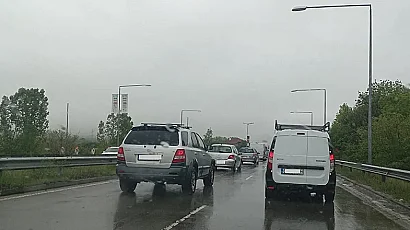 Засилен трафик около 1 май и Гергьовден: До 1,7 млн. автомобила на ден по пътищата