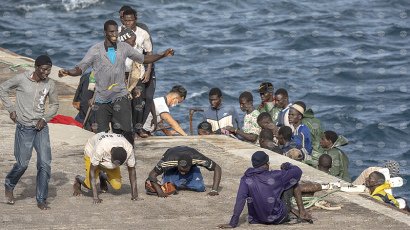 Франция ще спира и малките лодки с мигранти към Великобритания през Ламанша