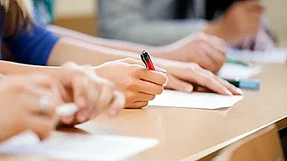 Изпит по калъп: Защо рекордните 60 точки на матурата са червен флаг