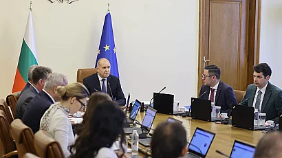 Първо изчезна логото, сега Радев пренарежда разказа – МОЧА, Пловдив и една подмяна