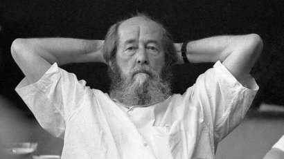 Солженицин ни предупреди: „Да не живеем в лъжа!“. Но ние обичаме да живеем в нея