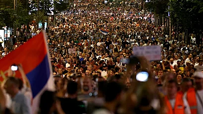На Видовден: Протест срещу Вучич и контрапротест вдигат напрежението в Сърбия