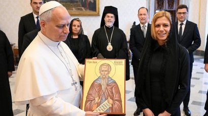Чипровски килим и икона за папата: Българската делегация се срещна с Лъв XIV