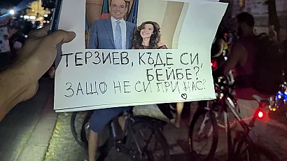 Велосипедисти на протест в центъра на София, искат повече и свързани велоалеи