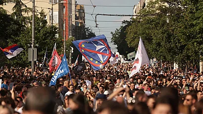 Ескалация в Белград: Хиляди протестираха срещу Вучич, стигна се до сблъсъци