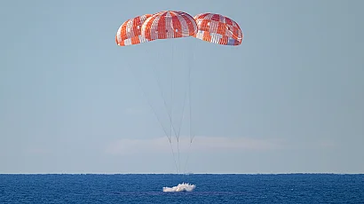 Artemis II се завърна на Земята с екстремно спускане над 30 пъти скоростта на звука