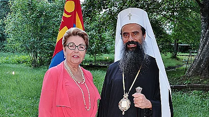 За Кирил – защита, за Лаврата и жертвите – мълчание. Последователната линия на Даниил