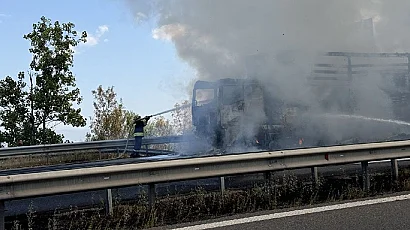 ТИР се запали до Цалапица, ограничиха движението по АМ „Тракия“ в посока Бургас