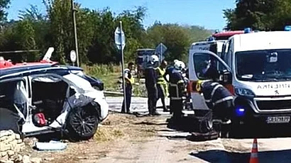 Катастрофа уби жена и затвори пътя през село Обединение