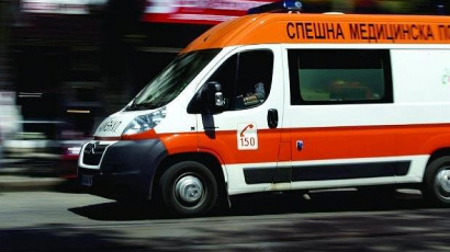 Автобус срещу пиян в автомобил – една жертва, петима ранени