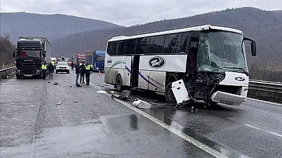Шофьорът на автобуса от катастрофата е с 45 нарушения на пътя