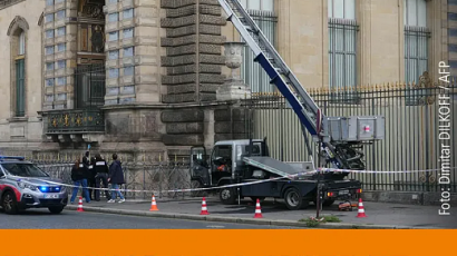 Производителят на крана, използван от крадците в Лувъра, го снима в реклама