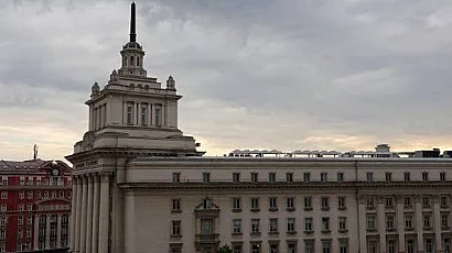 Повече пари за пенсии, по-високи осигуровки: Бюджетите на ДОО и НЗОК минаха в комисия