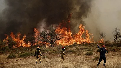 Нови пожари горят до Солун, възможни са проблеми в трафика