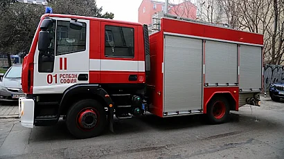 Голям пожар в „Драгалевци“: Пламъците обхванаха и къща
