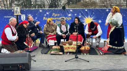 Кметът Пенчо Милков и коледарите благословиха Русе за здрава и успешна година