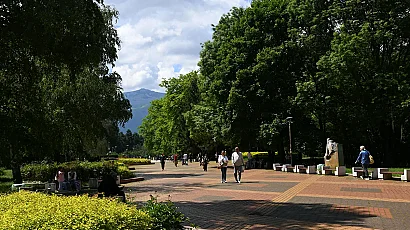 Слънчев и горещ вторник