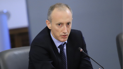 Красимир Вълчев: Очаква се през януари да влезе в сила забраната на мобилни телефони в училищата