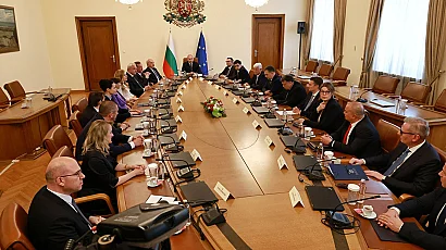 „Маркет Линкс“: Спад на доверието в кабинета и в премиера Радев