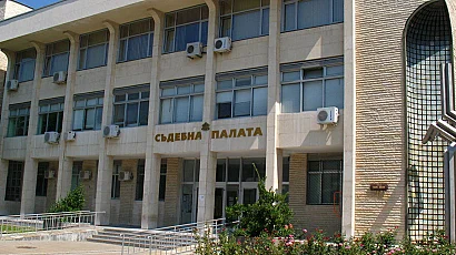 Лавина от сигнали за бомби затвори Съдебни палати в страната