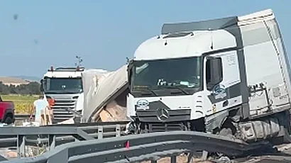 Тир пак разкъса мантинели на „Тракия“, затруднен е трафикът към София