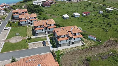 Нов скандал край морето: Собственици на имоти в комплекс до Царево без вода и достъп