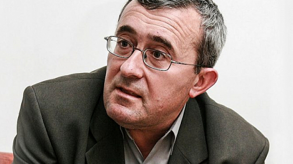 Проф. Слатински: Ограничен интелектуално човек е председател на парламента