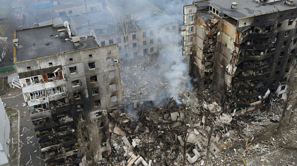 Двама убити и трима ранени при руски обстрел в жилищна сграда в Киев