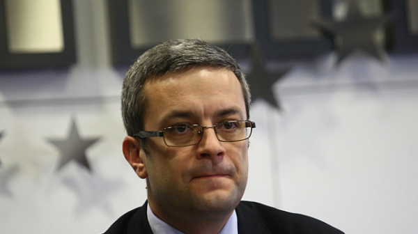 Тома Биков: Решението за помощ на Украйна е политически акт, ред е на кабинета