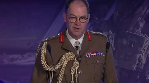 Генерал Патрик Сандърс призовава за обща мобилизация във Великобритания и подготовка за война с Русия