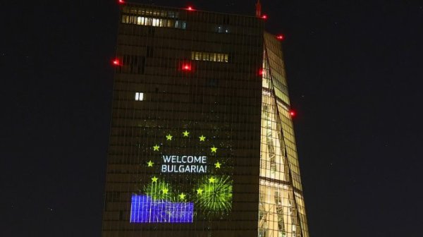 ЕЦБ казва „Добре дошла“ на България със светлинно шоу