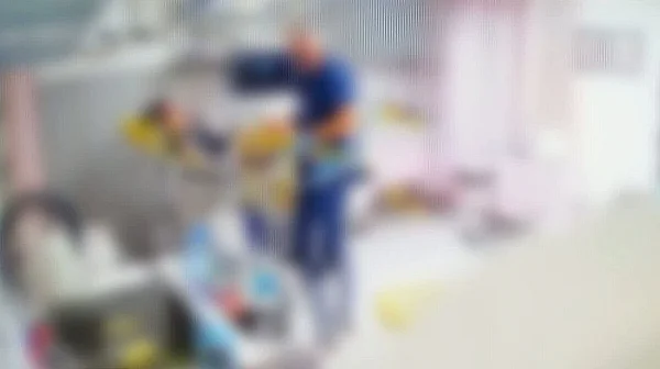 Задържаха гинеколог и съпругата му заради видеа, разпространени в порносайтове