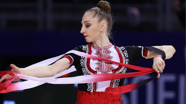 Злато и сребро за Калейн на Световната купа по художествена гимнастика в Баку
