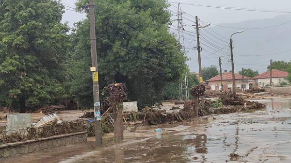 БЧК дарява 650 хил. лева за пострадалите от наводнението в Карловско