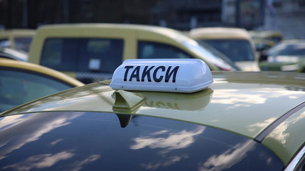 Вдигат цените на такситата от януари