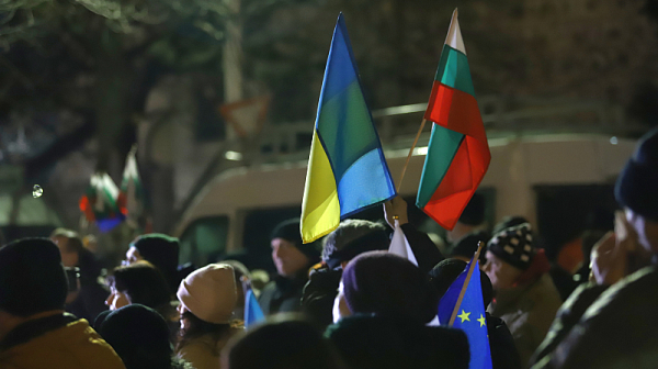 Ветото на Радев върху БТР-ите за Украйна падна в комисия