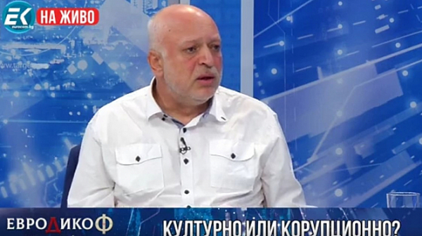 Проф. Минеков: Частни медии, любимци на правителството, се изхранват чудесно с държавни и европейски парички