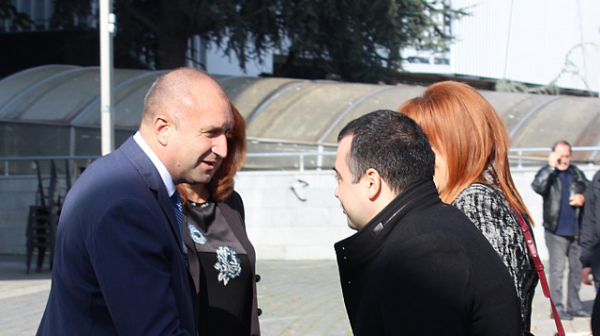 Президентът Румен Радев подкрепи изцяло проекта на Константин Бачийски за възстановяване на летището в Равнец